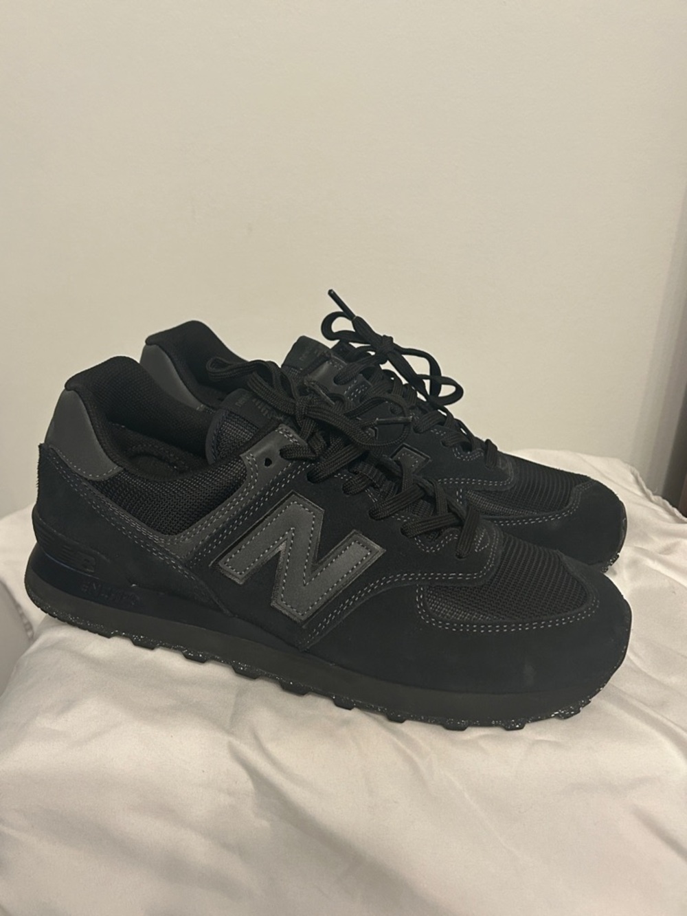 New Balance 574 Men's Black Low-Top Leather & Mesh Sneakers size 10